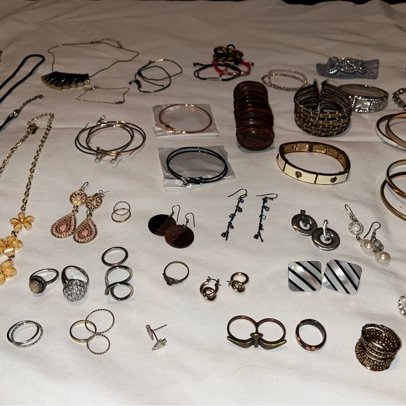 Jewelry - Picture 4 of 14